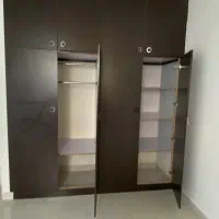 کمد لباس و درب اتاق