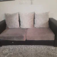 مبل هفت نفره همراه یک میز گردد