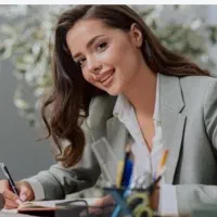 منشی مدیرعامل خانم مجرد
