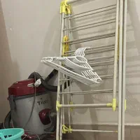 سبد و رخت اویز باهم