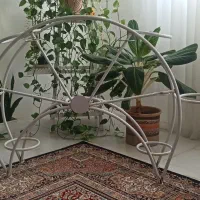 پایه گل آهنی