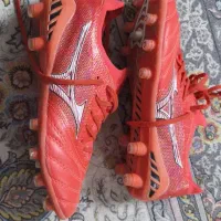 یک جفت کفش ورزشی استوک میزانو