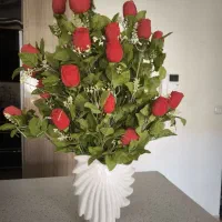 گل و گلدان و یک گلدان تکی زیبا