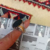 انگشتر و دو عدد دستبند روی هم