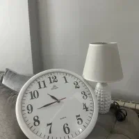 آباژور و ساعت دیواری