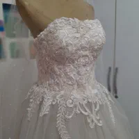 لباس عروس همراه ژپون و تور و شنل سایز ۳۸ تا ۴۰