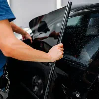 نصب شیشه دودی(تزئینات خودرو)