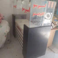 میز با ویترین چراغ دار