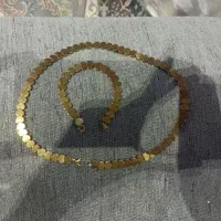 یه عدد دسبند و گردنبند فروخته میشود