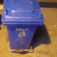 سطل زباله بزرگ