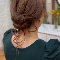 خدمات میکاپ و شنیون عروس و همراهی و آموزش|خدمات آرایشگری و زیبایی|مشهد, کارمندان دوم|دیوار