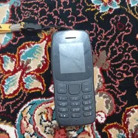 یک عدد دستگاه گوشی نوکیا با کارتون