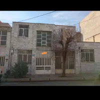 خانه ویلایی . زیر بنا 144 متر . بر 8 متر .