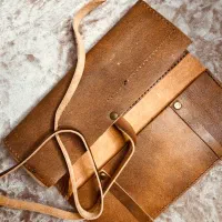جامدادی و قلم‌مو چرم گاو اصل|کیف، کفش، کمربند|اصفهان, شفق|دیوار
