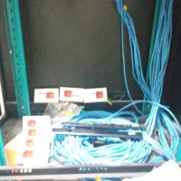 نیم رک به همراه پچ پنل ۲۴پورت ومقدار ی کابل|مودم و تجهیزات شبکه|تهران, نیلوفر|دیوار