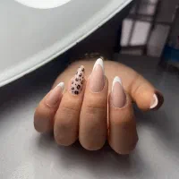 کاشت ناخن با هزینه مواد ۵۵۰تومن