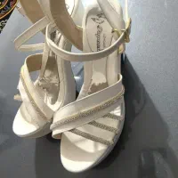 کفش پاشنه دار