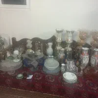 تعدادی اشیاء عتیقه بلوری و ساعت عتیقه