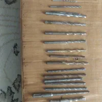 تعدادی مته الماسه ومعمولی