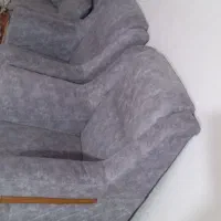 مبل نه نفره ب همراه میز وسط چهار قسمته