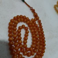 دوعدد تسبیح کهربای رنگ آورده و لیمویی استاد ناصر