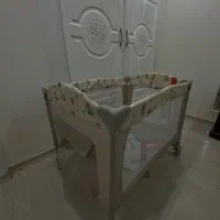 تخت کنار مادر