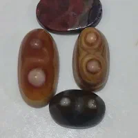 سنگ بابا قوری دو چشم(دو کوهان)