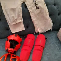 لباس کاراته به همراه کلاه و ساق بند