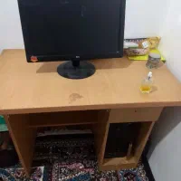 کامپیوتر و میز در حد نو