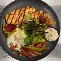 استخدام آشپز فرنگی و کمک اشپز و سالندار