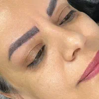 اموزش  و اجرا اکستنشن مژه و ارایش دائم صورت