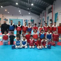 آکادمی تکواندو اسحقی از علاقمندان ثبت‌نام میکند