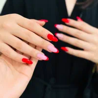 اف کاشت ناخن و خدمات زیبایی استخدام لاین
