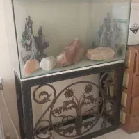 آکواریوم ماهی با میز فلزی