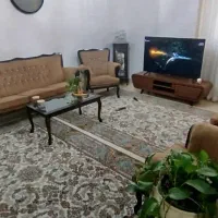 ست مبلمان و جلو مبلی و عسلی ب همراه میز تلوزیون