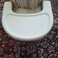 صندلی غذا وتعدادی جغجغه