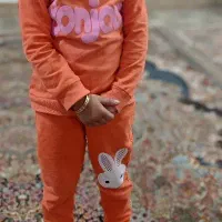 تعدادی لباس بچگانه دخترانه