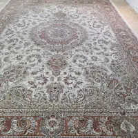 فرش ماشینی ومیز تلویزیون