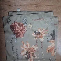 ۸ عدد روسری در حد نو همه باهم  فقط ۱۵۰ هزار تومان