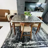 مبل راحتی و میز صندلی 4نفره در حد نو