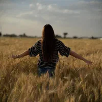 ادیت عکس و فیلم انجام میدم
