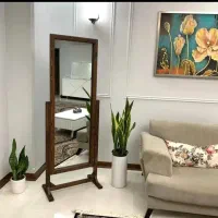 آینه قدی برای گوشه سالن