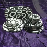 سرویس دوازده نفره و تعدادی وسایل