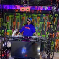 من میکوبم شماقرش میدی