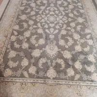یک عدد فرش طوسی  ماشینی در حد نو نو