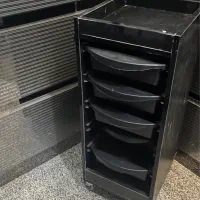 وسایل آرایشگاه|آرایشگاه و سالن‌های زیبایی|اراک, |دیوار