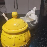 یک عدد شکلات خوری طرح فرشته ویک عدد ظرف عسل