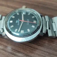 ساعت سوییسی|ساعت|شیراز, فرهنگ شهر|دیوار