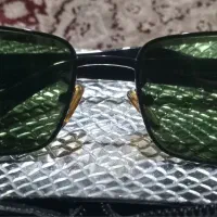 یک عینک ریون اصل شیشه هاش از سنگه