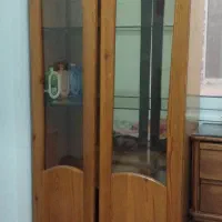 کتابخانه و ویترین چوبی
